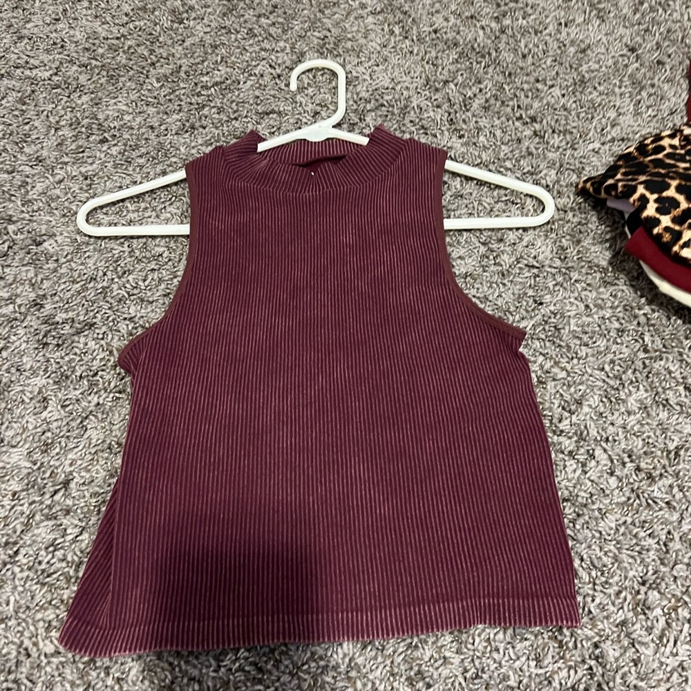 Tops - Picture 9 of 10